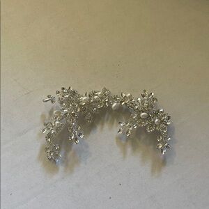 Elegant Silver Floral Hair Accessory